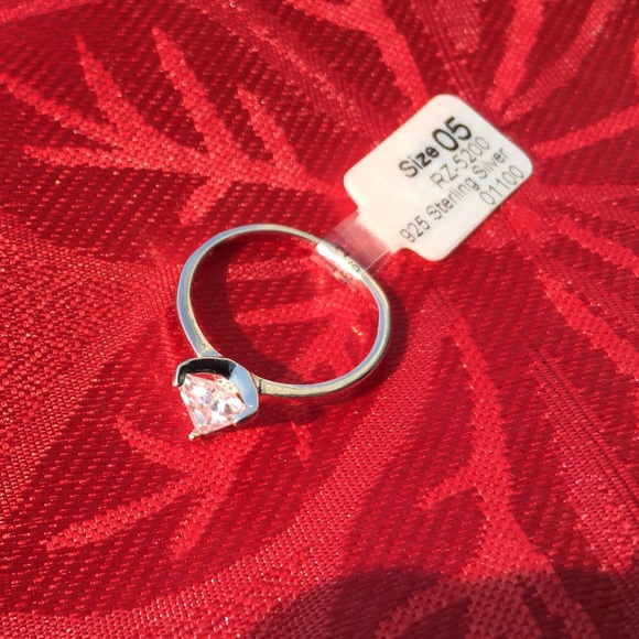 🎓Sterling Silver Diamond ring - Picture 3 of 8